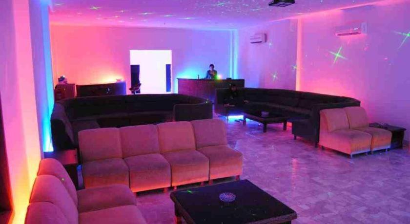 Hotel 77 Sunset Plaza Cisolok Exterior foto